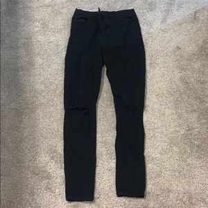 Black jeans with knee cuts